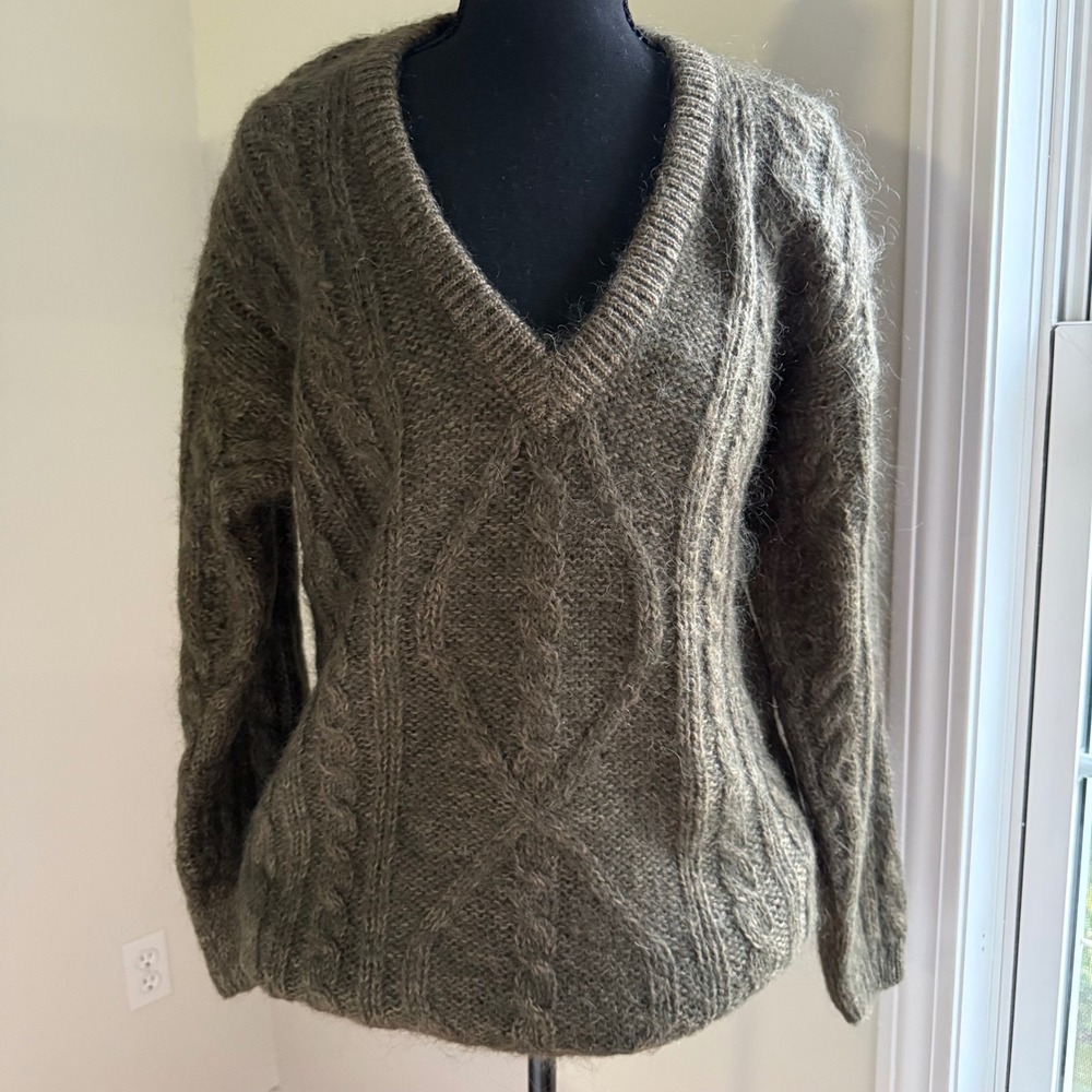 Vintage Signature Northern Isles Fuzzy Cable Knit V-Neck Sweater Olive Green